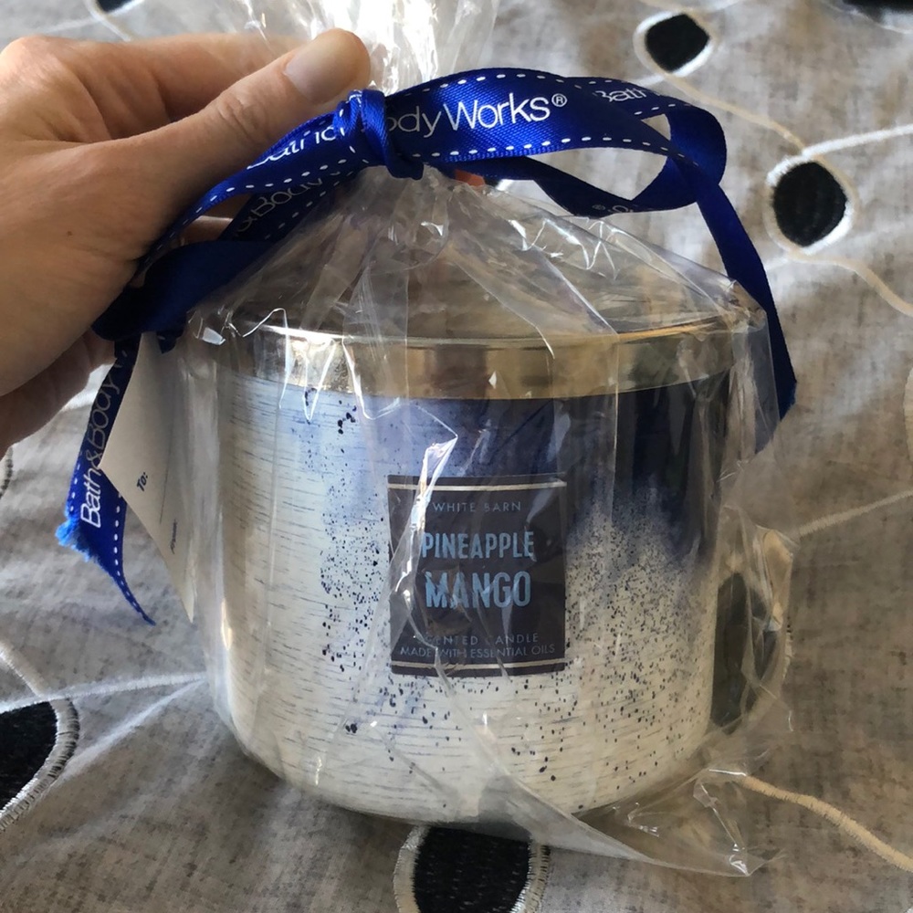 White Barn Pineapple Mango Candle